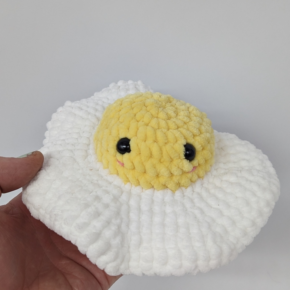 Super cute crochet fried egg